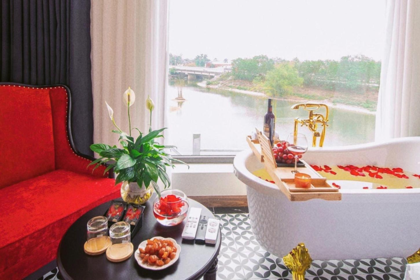 Lake Hotel Soc Son Ханой Екстериор снимка